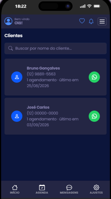 Tela de clientes do app: cada cliente com nome, telefone, quantos agendamentos teve e a data do último, e um botão verde de conversa ao lado.